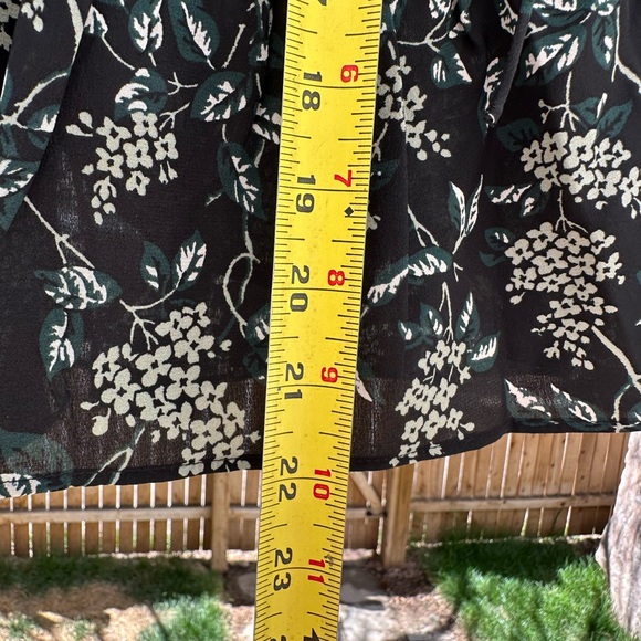 Madewell 100% Silk NWOT Ruffle-Hem Wrap Top in Antique Floral Large - Picture 15 of 16